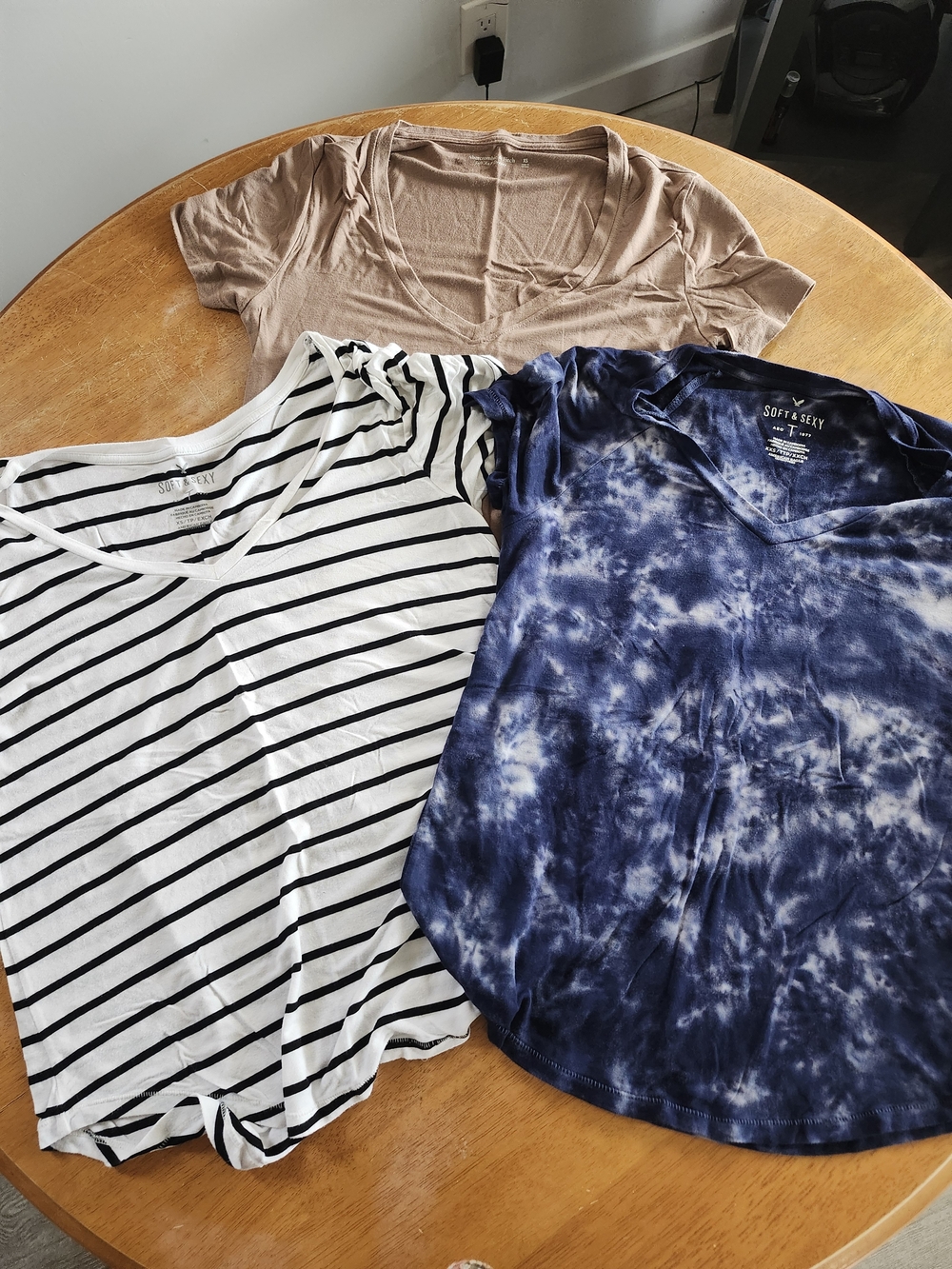 Women's XS V-Neck Tee Bundle, American Eagle & Abercrombie Set - Relaxed & Sexy